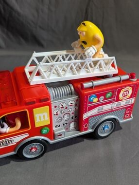 M&M Fire Truck Candy Dispenser Lights And Siren Works Collectible Toy Firetruck